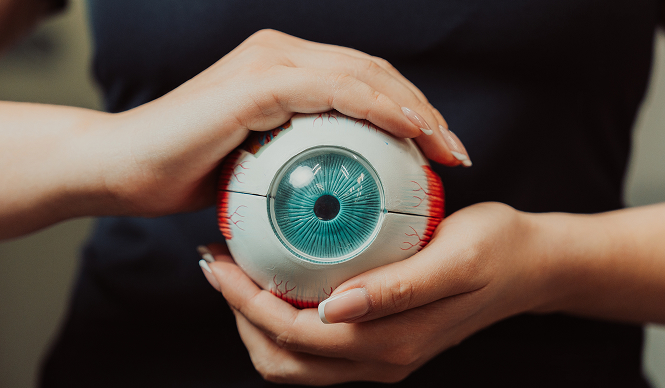 Зрение после 40: почему меняется фокус и какие есть решения